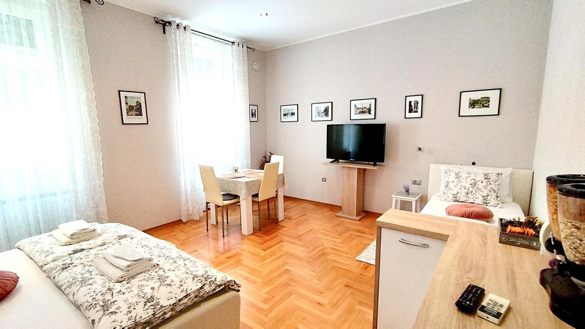 Lavender - City Room With Free Parking พูลา ภายนอก รูปภาพ