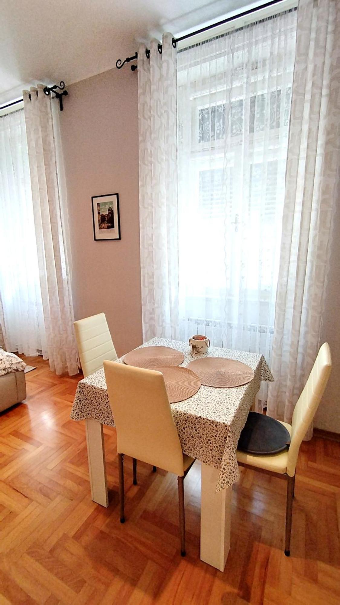 Lavender - City Room With Free Parking พูลา ภายนอก รูปภาพ