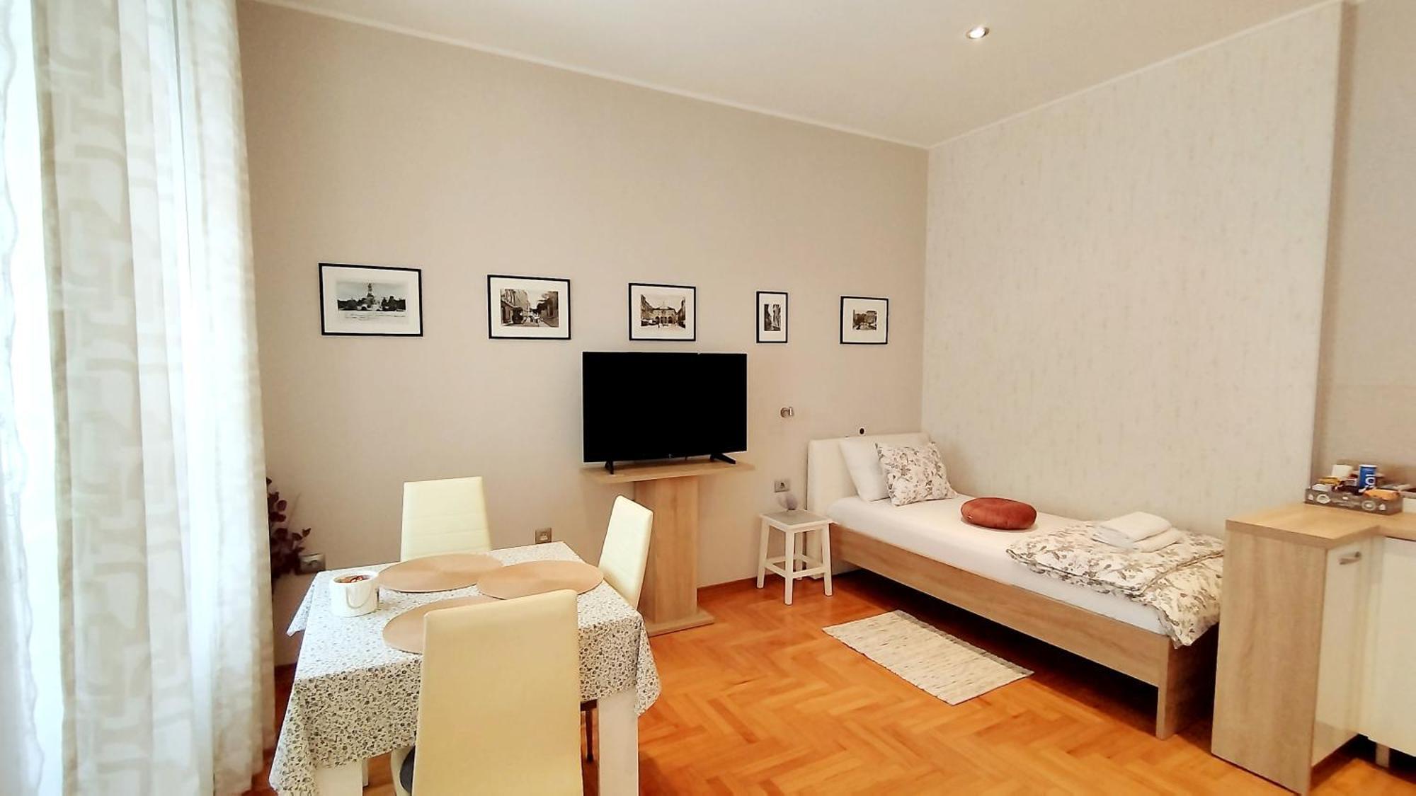 Lavender - City Room With Free Parking พูลา ภายนอก รูปภาพ
