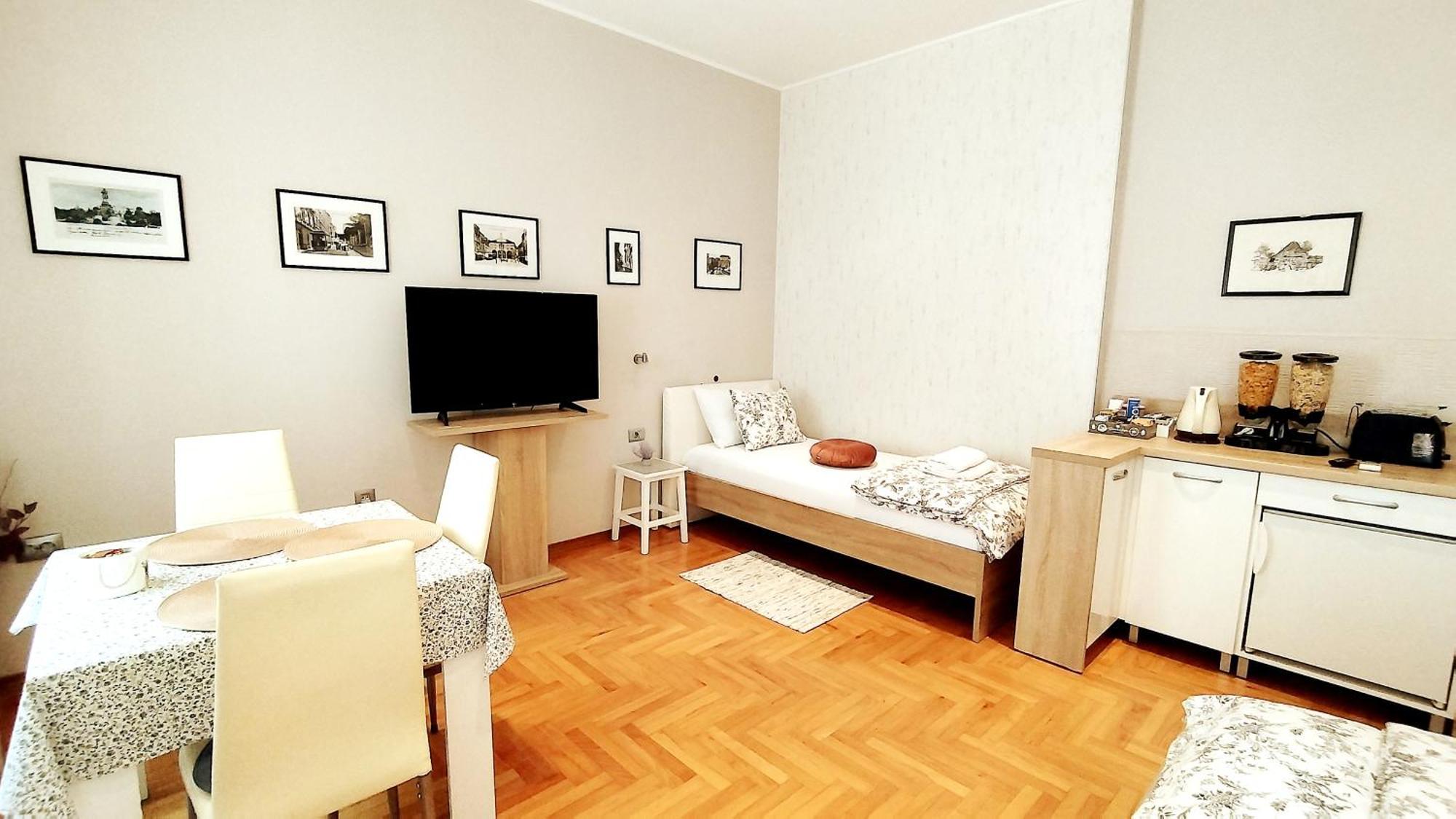 Lavender - City Room With Free Parking พูลา ภายนอก รูปภาพ