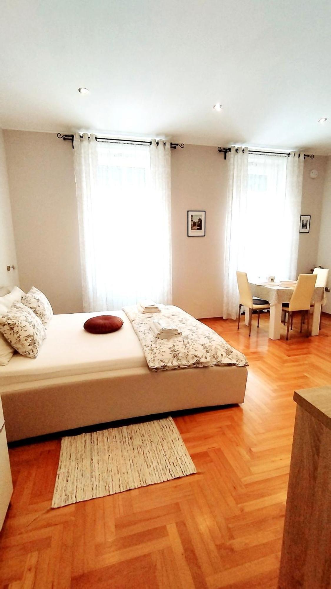 Lavender - City Room With Free Parking พูลา ภายนอก รูปภาพ