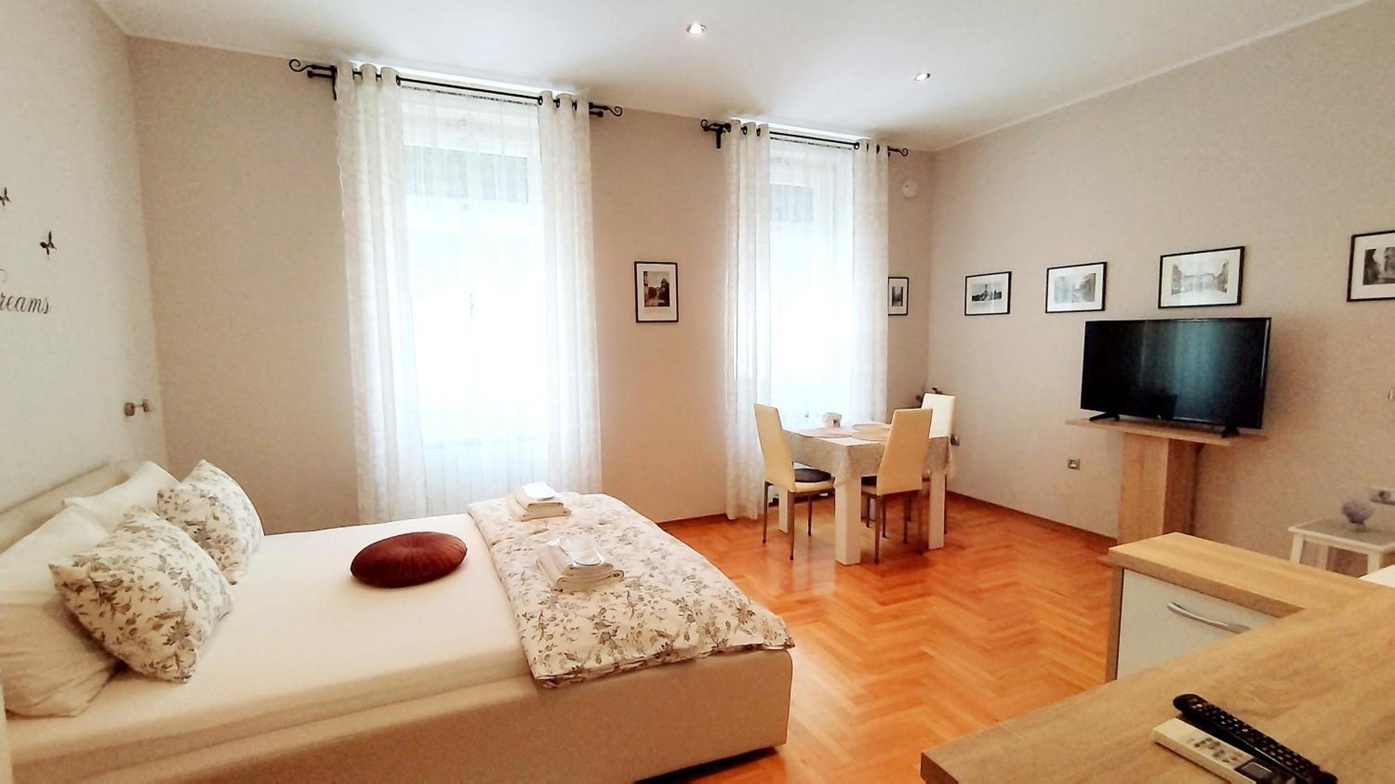 Lavender - City Room With Free Parking พูลา ภายนอก รูปภาพ