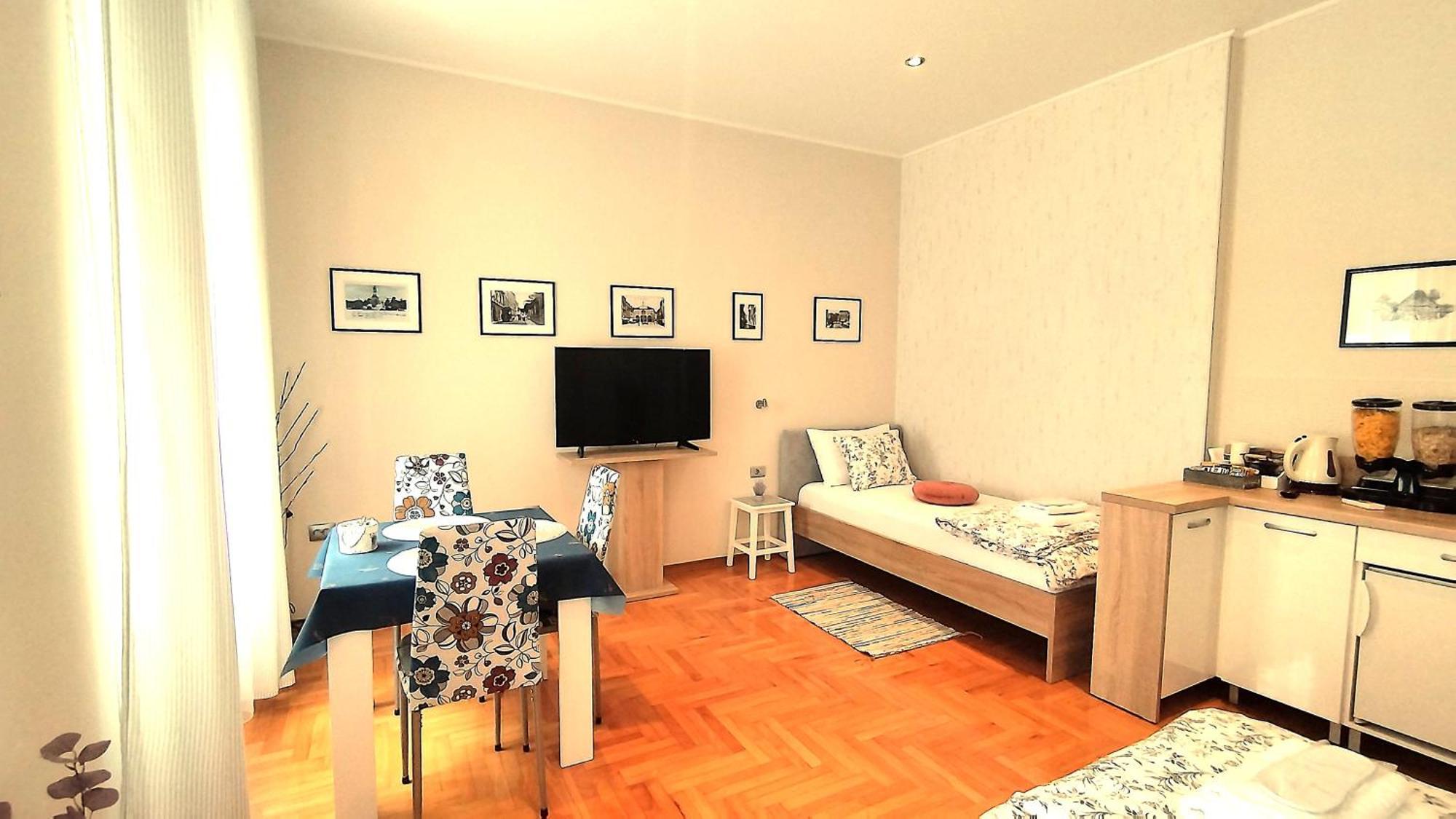 Lavender - City Room With Free Parking พูลา ภายนอก รูปภาพ