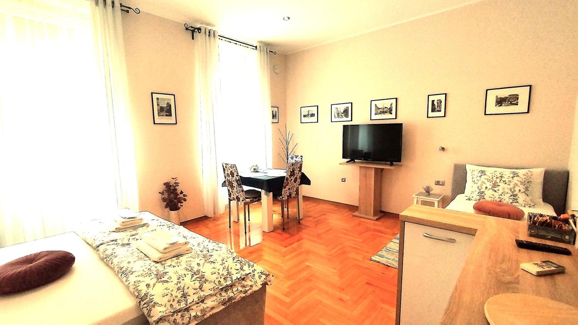 Lavender - City Room With Free Parking พูลา ภายนอก รูปภาพ