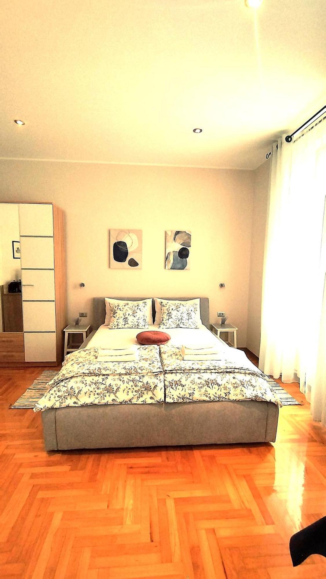 Lavender - City Room With Free Parking พูลา ภายนอก รูปภาพ
