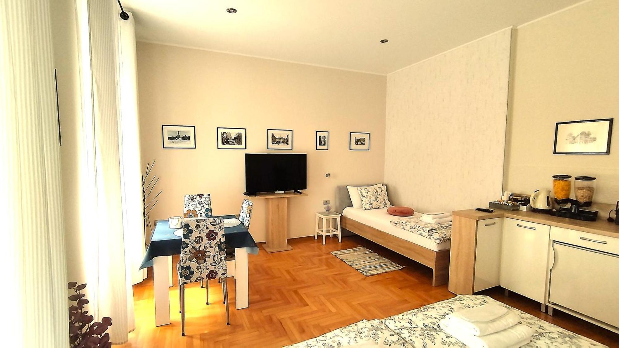 Lavender - City Room With Free Parking พูลา ภายนอก รูปภาพ