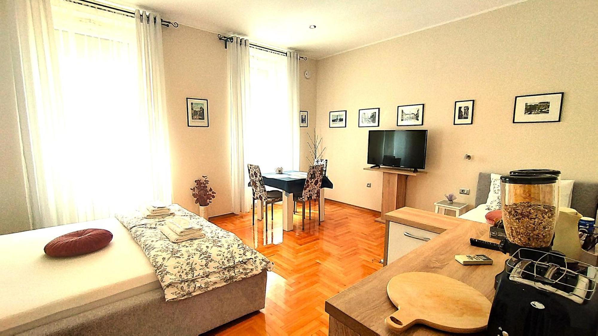Lavender - City Room With Free Parking พูลา ภายนอก รูปภาพ