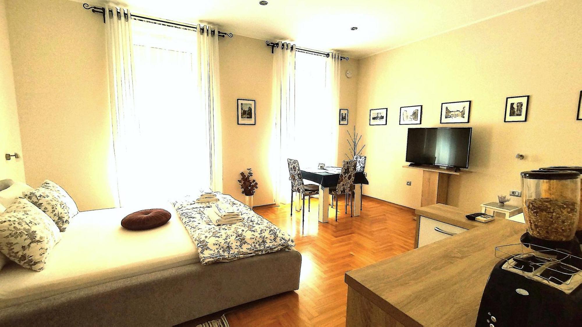 Lavender - City Room With Free Parking พูลา ภายนอก รูปภาพ