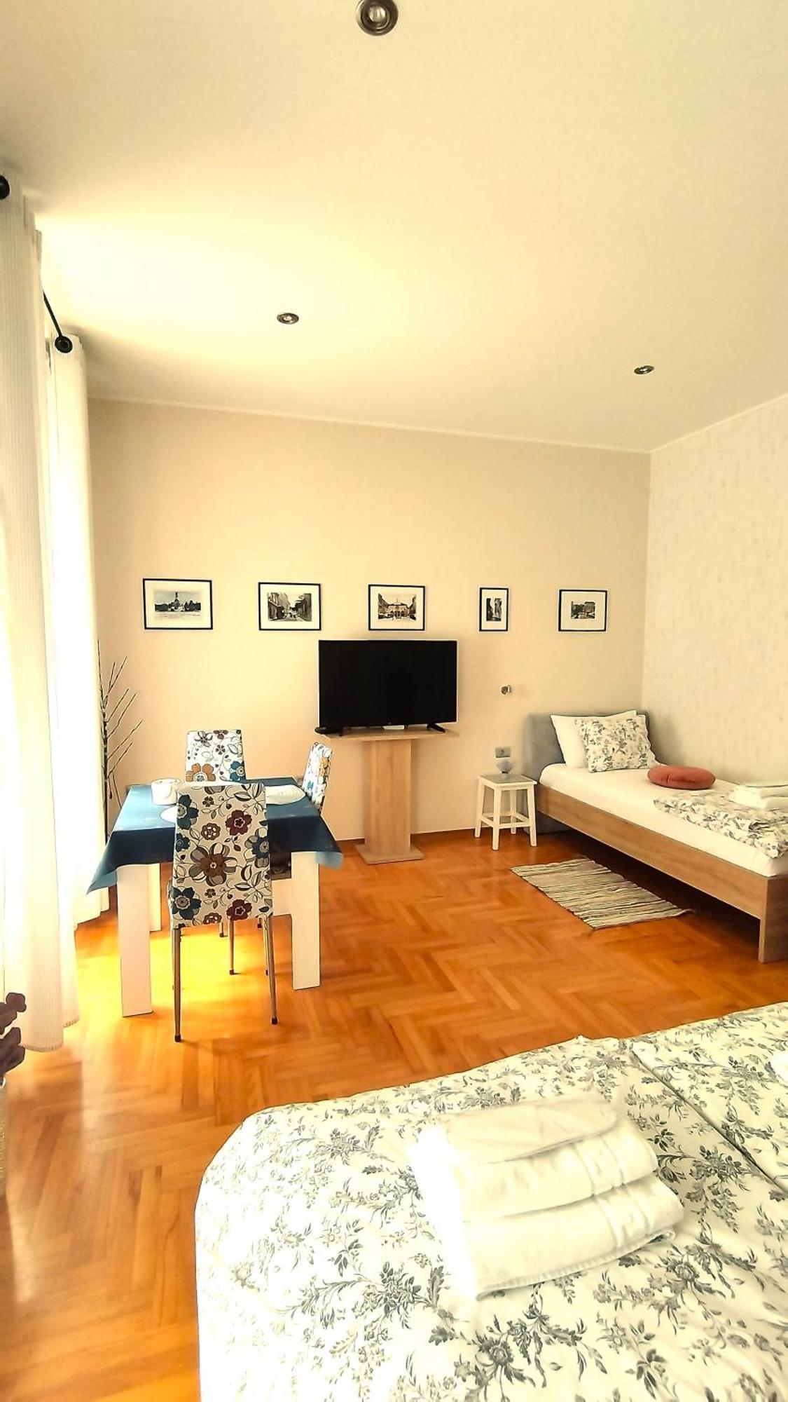 Lavender - City Room With Free Parking พูลา ภายนอก รูปภาพ