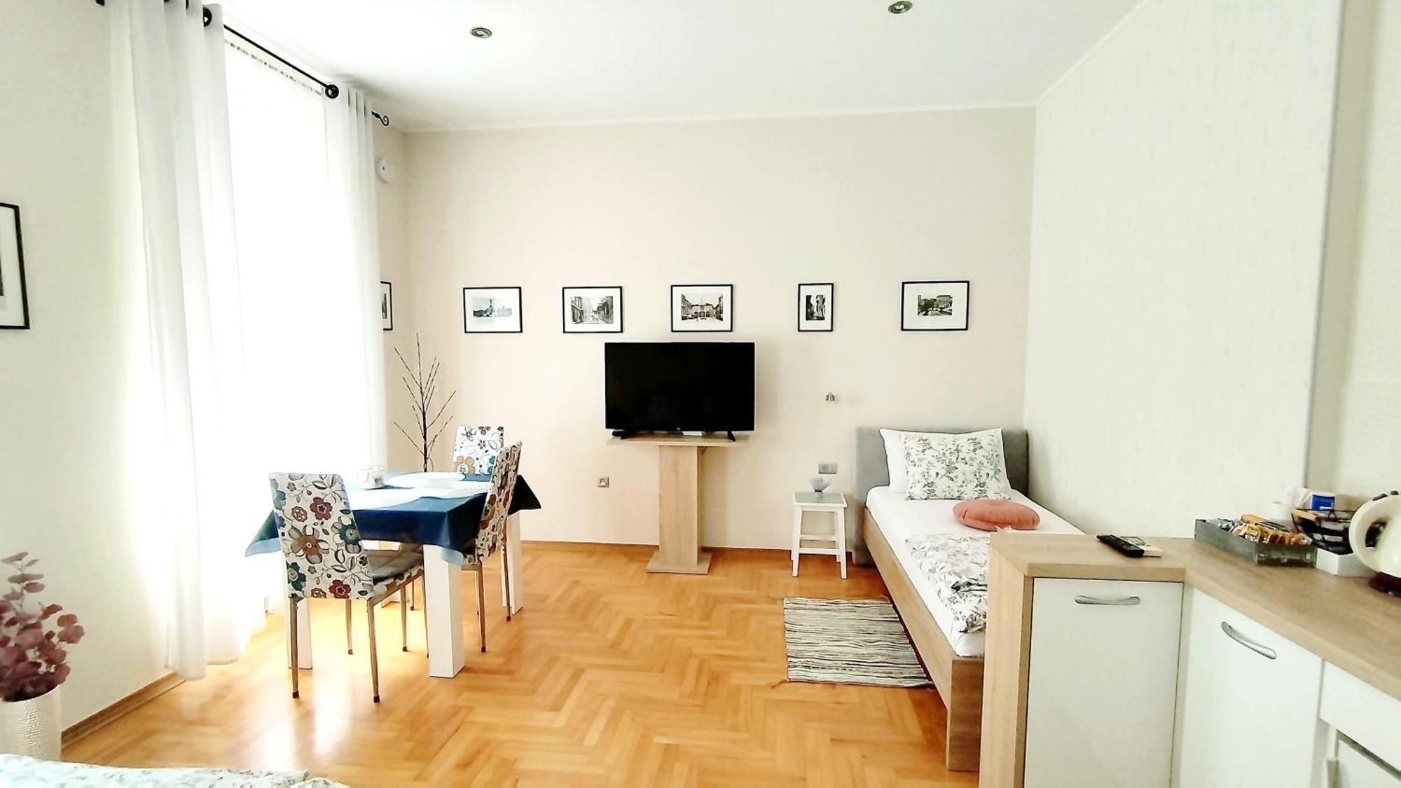 Lavender - City Room With Free Parking พูลา ภายนอก รูปภาพ