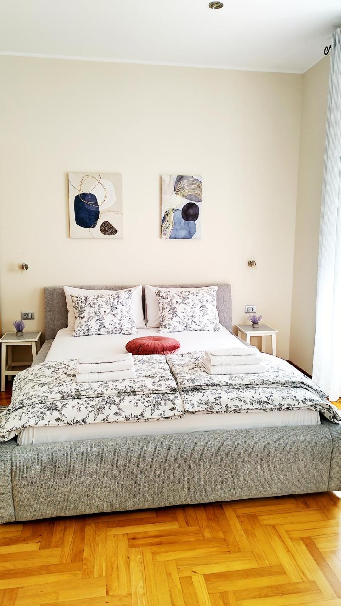 Lavender - City Room With Free Parking พูลา ภายนอก รูปภาพ