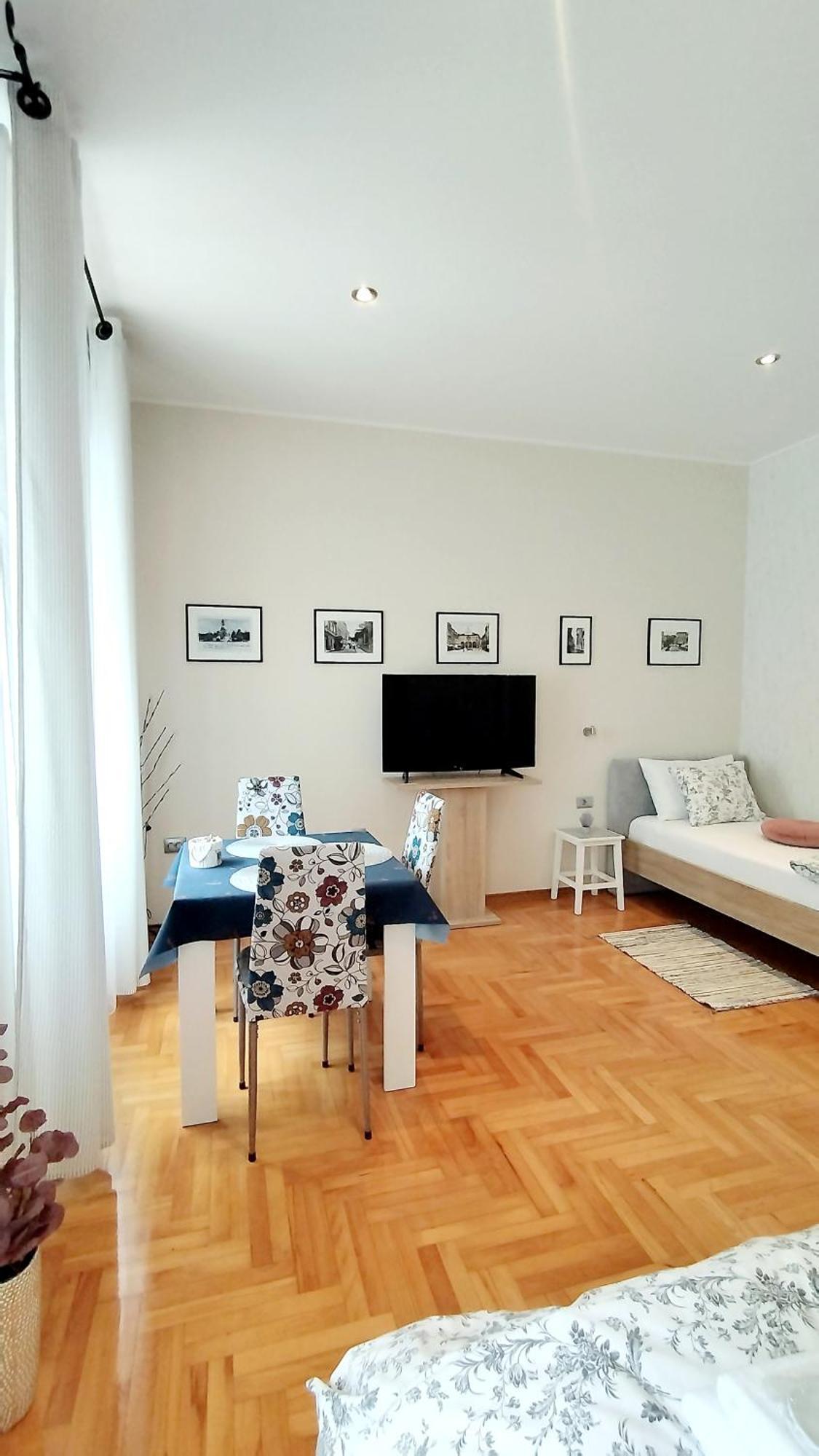 Lavender - City Room With Free Parking พูลา ภายนอก รูปภาพ