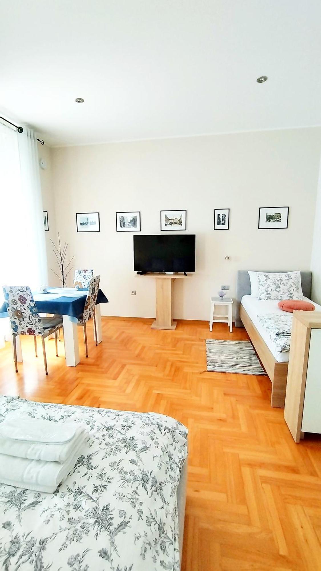 Lavender - City Room With Free Parking พูลา ภายนอก รูปภาพ