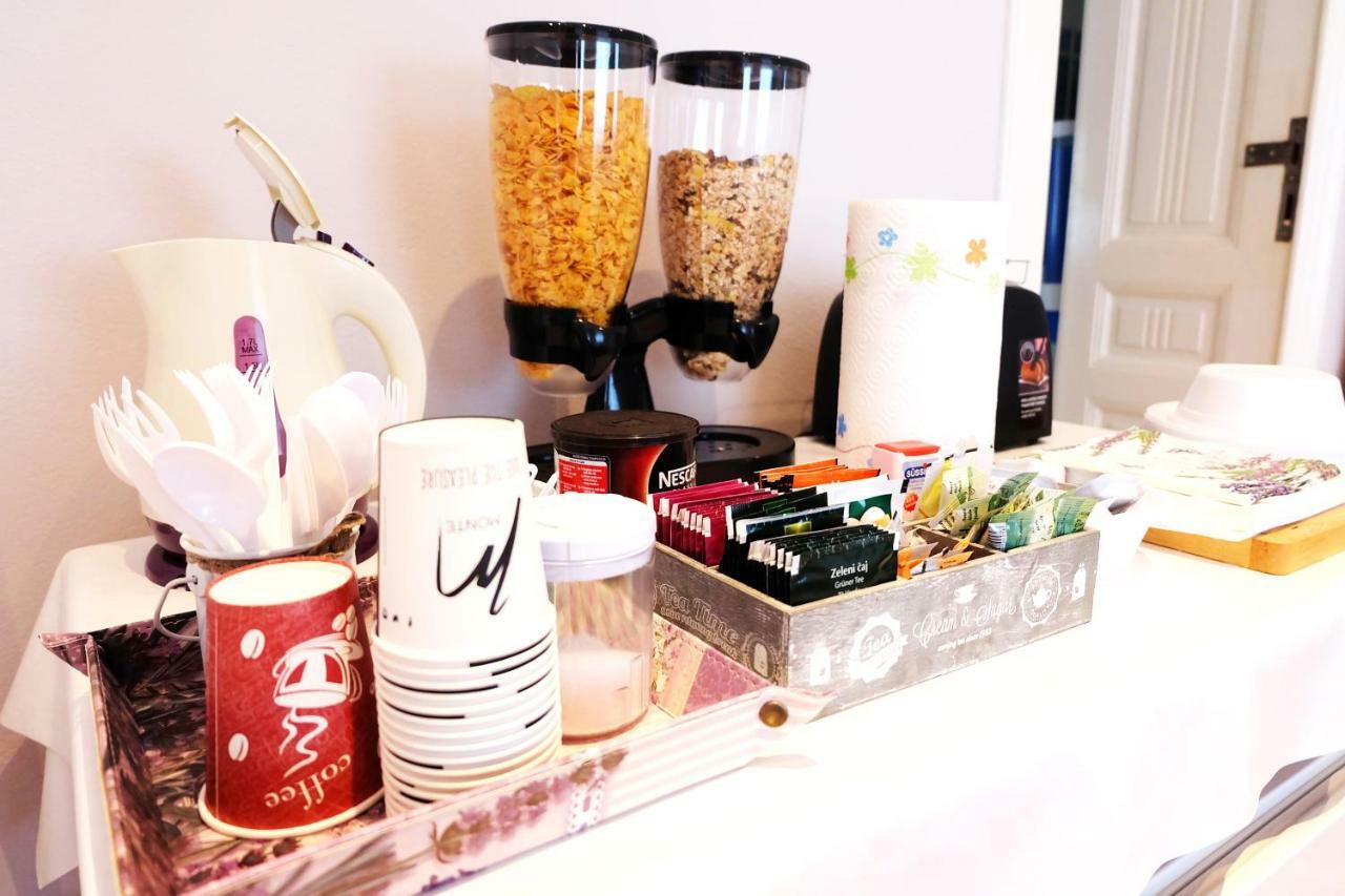 Lavender - City Room With Free Parking พูลา ภายนอก รูปภาพ