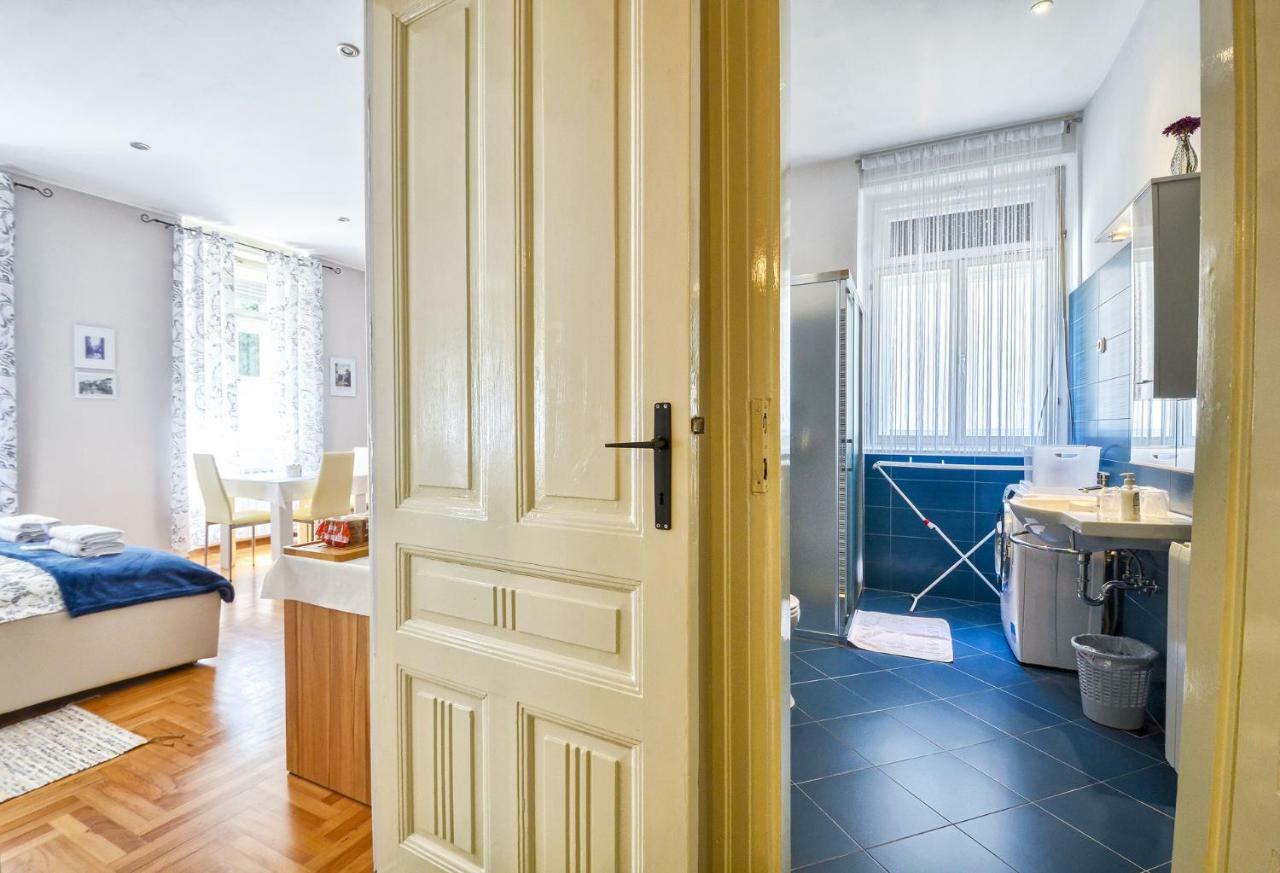 Lavender - City Room With Free Parking พูลา ภายนอก รูปภาพ